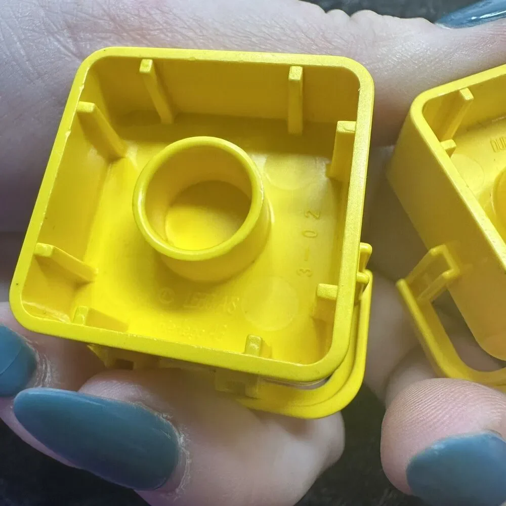 Lego Duplo Item Chairs‎ (4) yellow vintage (1980's) Interlego AG